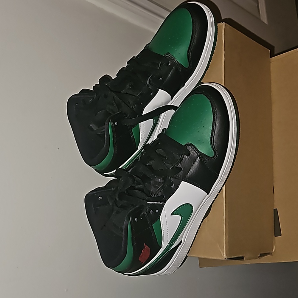 Air Jordan 1’s “Pine Green” Mid 6.5Y